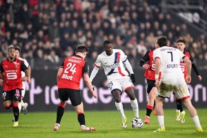 法甲争冠进入白热化：巴黎圣日耳曼七连胜终结，雷恩主场3-1爆冷取胜