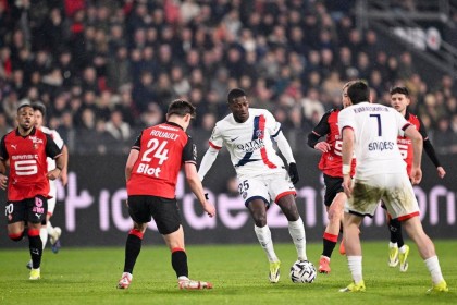 法甲争冠进入白热化：巴黎圣日耳曼七连胜终结，雷恩主场3-1爆冷取胜