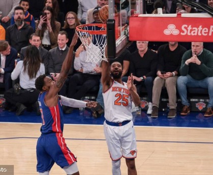 坎宁安42+8+13 布伦森33分活塞战胜尼克斯