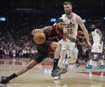 哈登18分米切尔15分 骑士惨败猛龙总分2-1