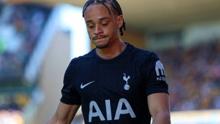 无缘世界杯！西蒙斯为热刺保级拼尽所有 却遭重伤大修