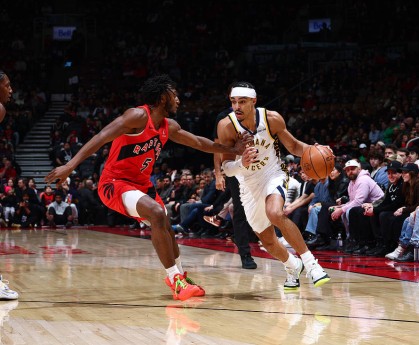 西亚卡姆18分巴恩斯25+14 步行者不敌猛龙4连败